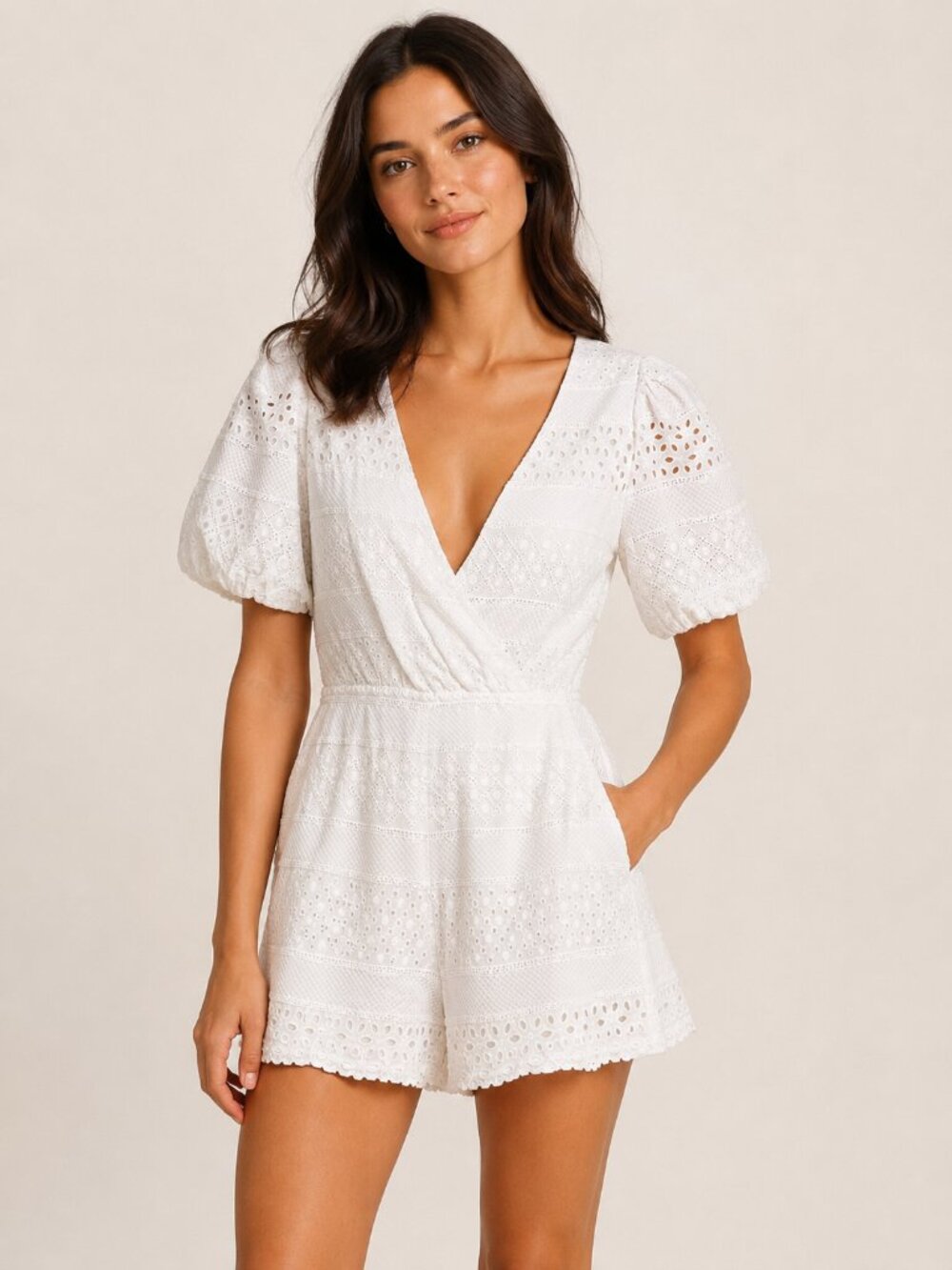 Alice + Olivia White Eyelet Lace Romper Size 0 Puff Sleeve V-Neck Side Pockets